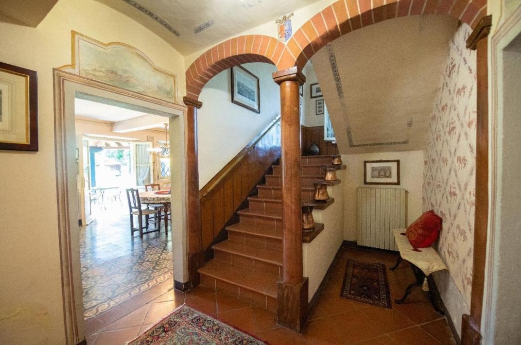 Villa Ottocentesca Immersa Nel Verde Montecavolo Экстерьер фото